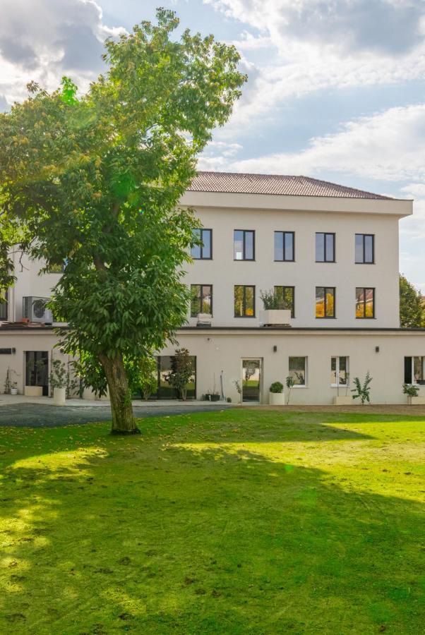 Hotel Osetia Garden Momchilgrad Exterior foto